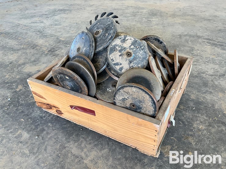 john-deere-cast-iron-closing-wheels-image-2