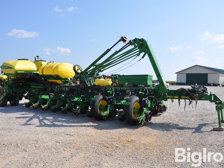 2015-john-deere-1775nt-image-3