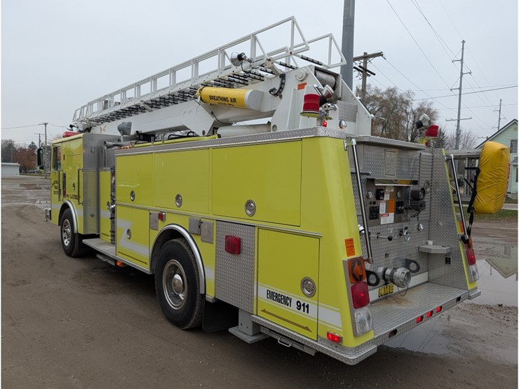 1995-kme-ladder-truck-image-10
