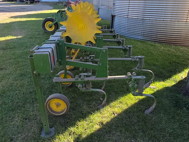 john-deere-8r30"-cultivator-image-7