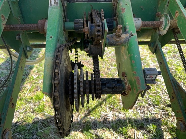 john-deere-7200-pull-type-vacuum-air-planter---4-row-located-at-107-jernigan-swamp-rd.,-ahoskie,-nc-image-29