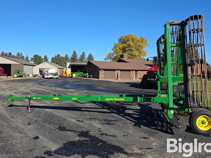 john-deere-200-image-8