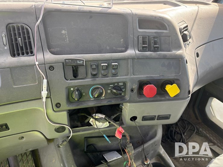 2000-caterpillar-10-image-74