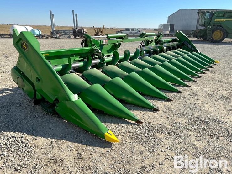 2024-john-deere-c12f-image-2