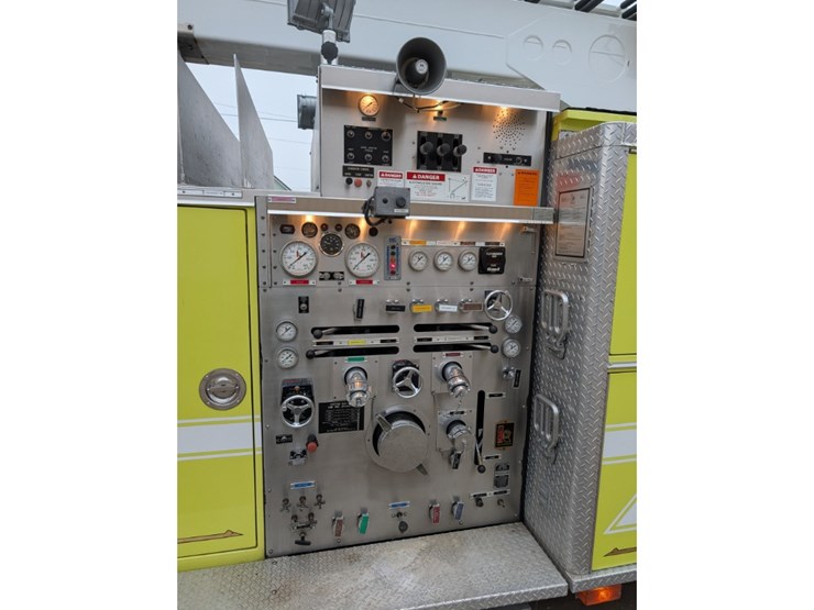 1995-kme-ladder-truck-image-13