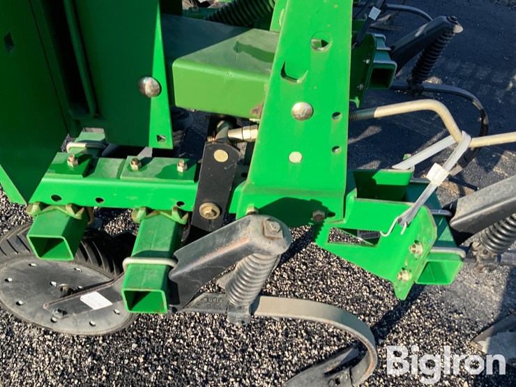 john-deere-16r30"-crop-cultivator-image-13
