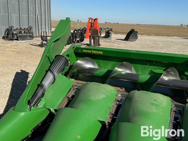 2024-john-deere-c12f-image-15