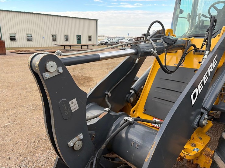 john-deere-324-image-17