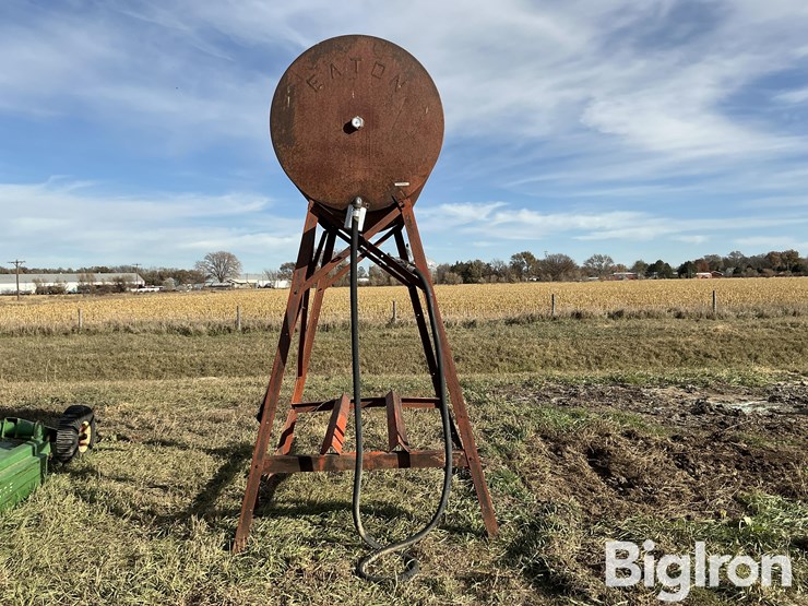250-gal-fuel-tank-w/-stand-image-2