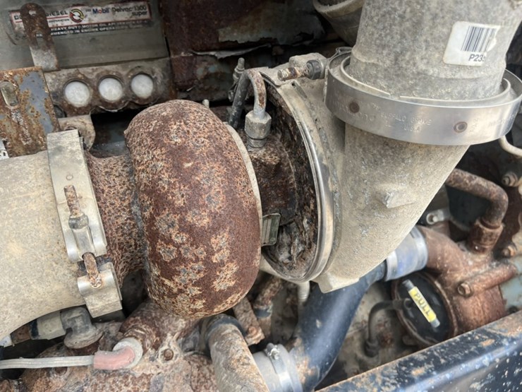 #1633-•-1995-freightliner-usf-1e-sleeper-cab-truck-tractor-image-40