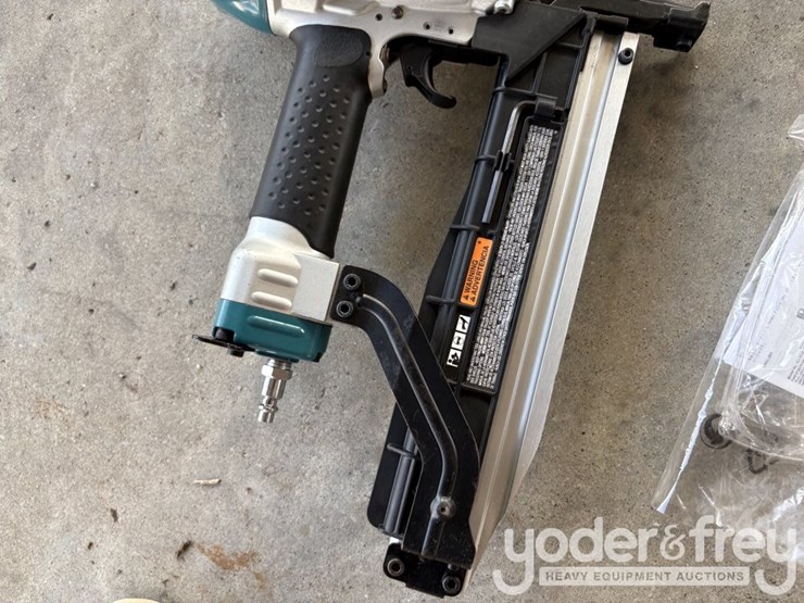 makita-7/16"-medium-crown-stapler-16,-at1150a-(1yr-factory-warranty)-image-4