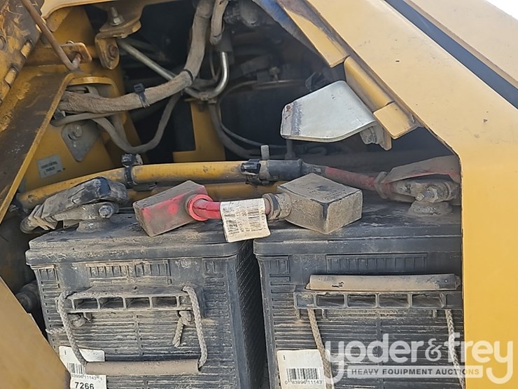 2017-caterpillar-d6n-image-28