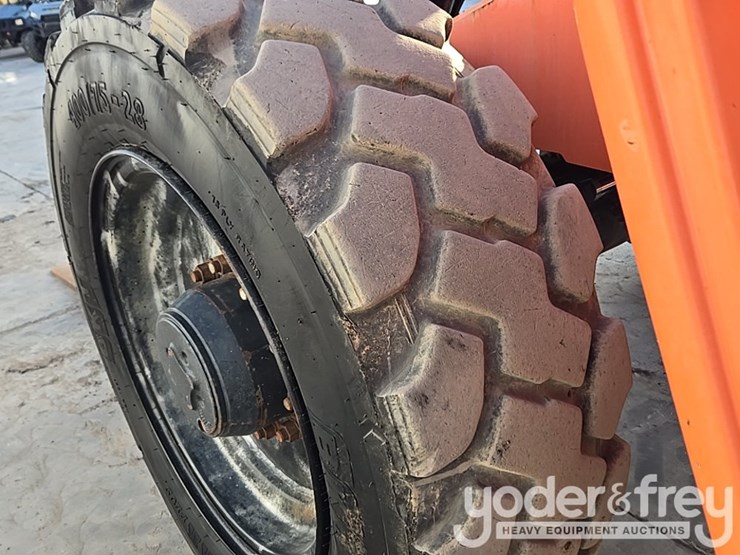 2016-sky-trak-8042-image-17