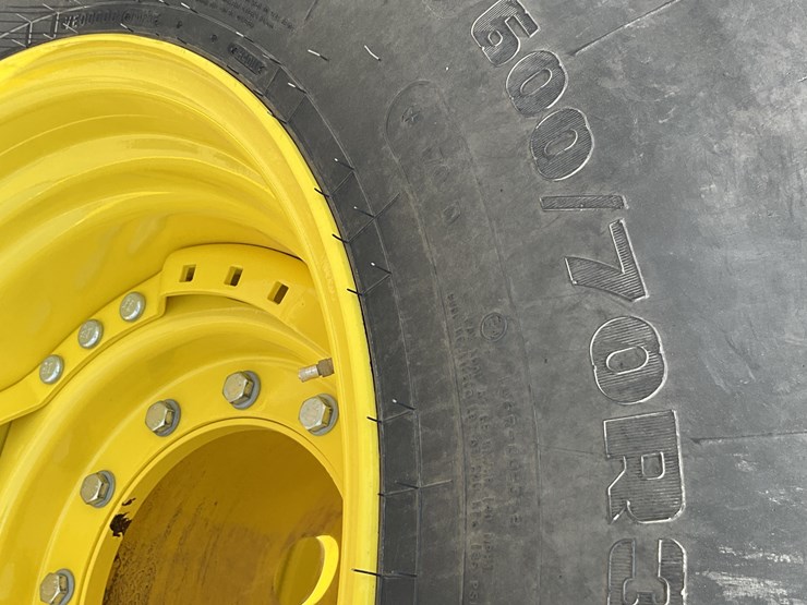 2024-john-deere-8r-370-image-15