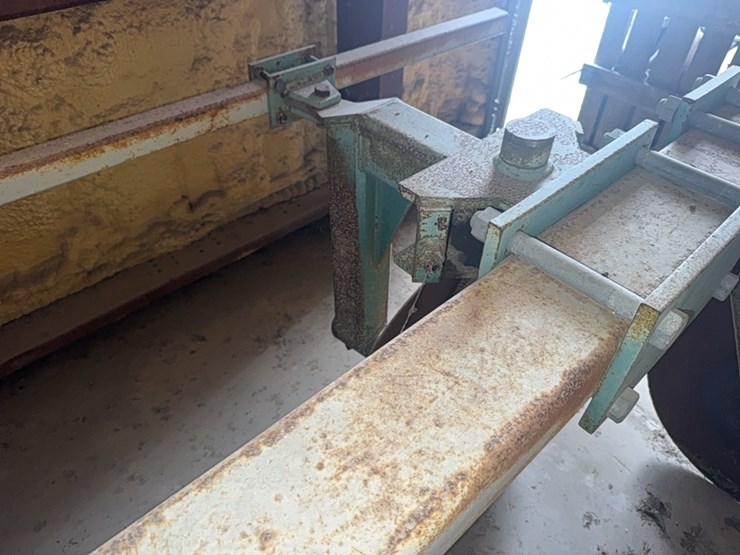 strickland-4-row-sweet-potato-inverting-plow-image-23