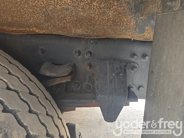 2021-freightliner-m2-106-image-17