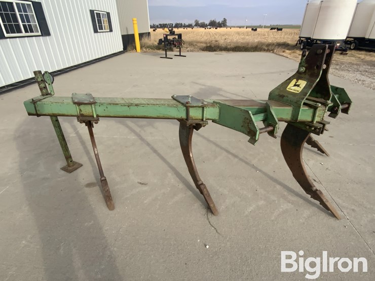 john-deere-5r-ripper-image-10