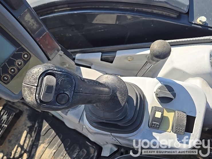 2019-deere-35g-image-71