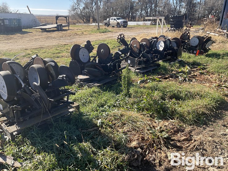 kinze-front-mounted-row-units-image-5