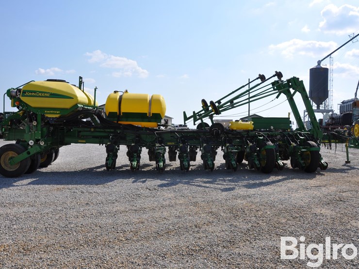 2015-john-deere-1775nt-image-4