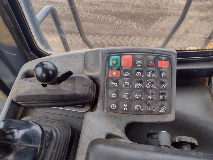 deere-824k-image-9