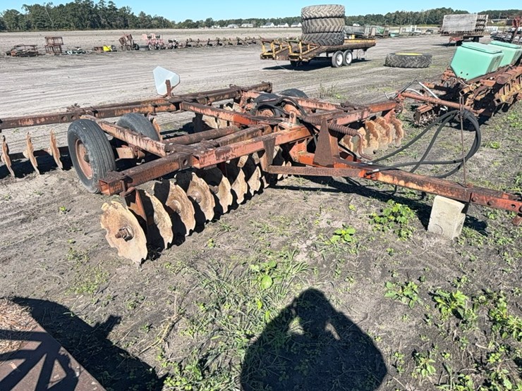 massey-ferguson-620-image-11