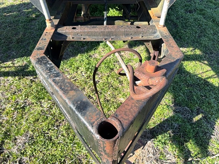 truck-body-with-hydraulic-cylinder,-still-in-place-with-poly-tank,-rinse-tank,-motor,-located-at-107-jernigan-swamp-rd.,-ahoskie,-nc-image-9