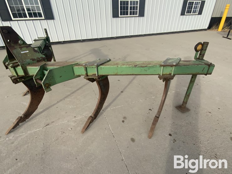 john-deere-5r-ripper-image-9