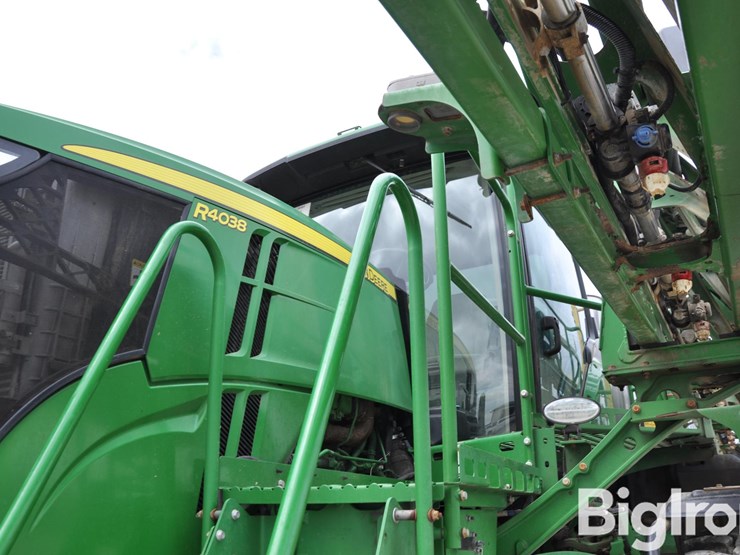 2017-john-deere-r4038-image-12