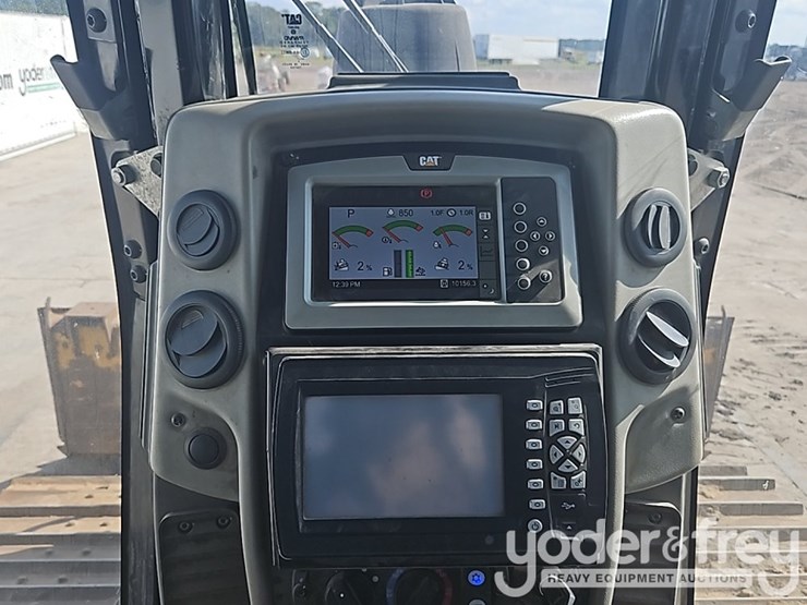 2017-caterpillar-d6n-image-39