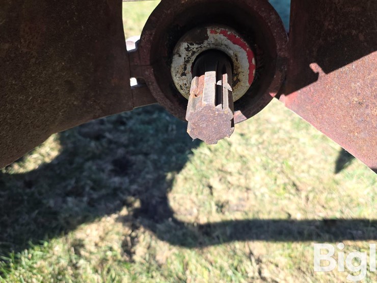 1938-farmall-f-20-2wd-tractor-image-10