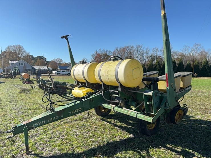 john-deere-7200-pull-type-vacuum-air-planter---4-row-located-at-107-jernigan-swamp-rd.,-ahoskie,-nc-image-42