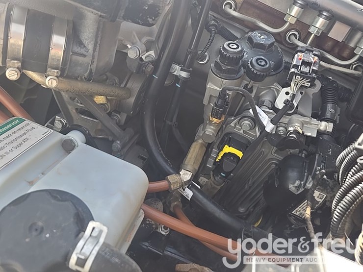 2021-freightliner-m2-106-image-87