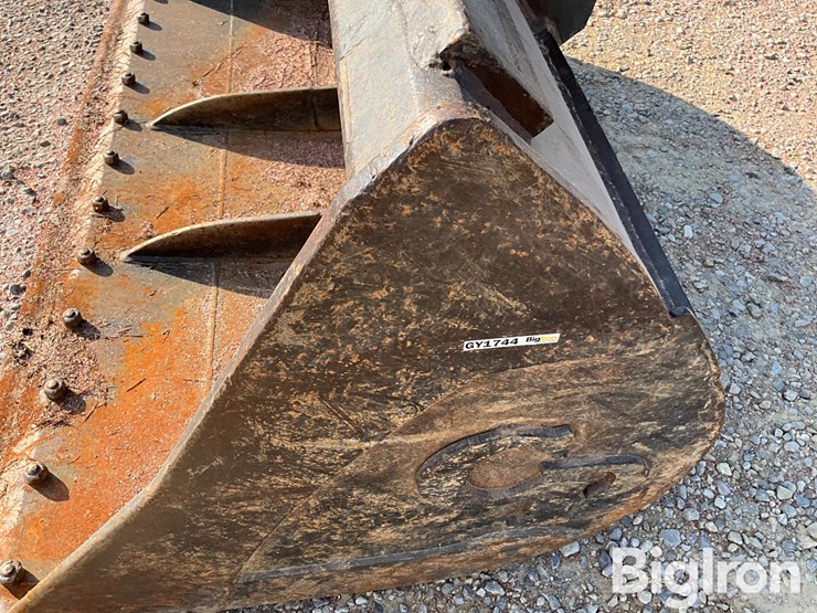 72"-c&p-excavator-bucket-image-20