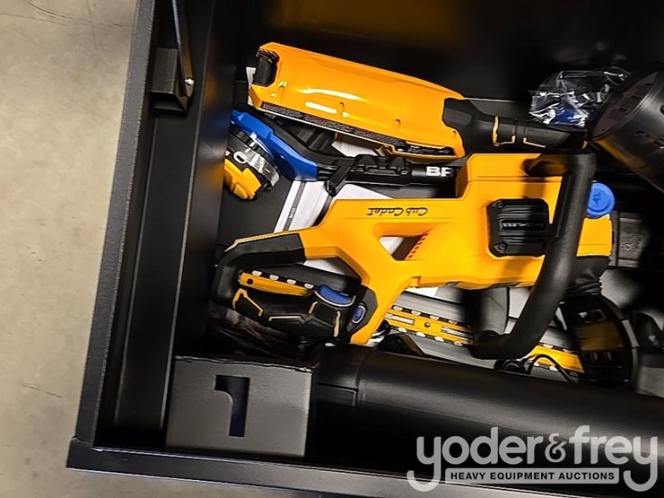 unused-wood-tuff-tow-48"-box-7-pcs-cub-cadet-tool-kit,-hedge,-trimmer,-cordless-chainsaw,-leaf-blower,-string-trimmer,-battery-charger-image-6