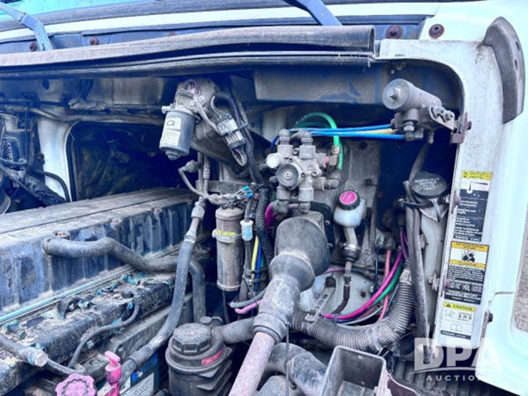 2003-volvo-10-image-60