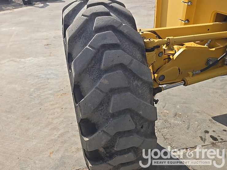 2017-deere-872g-image-67