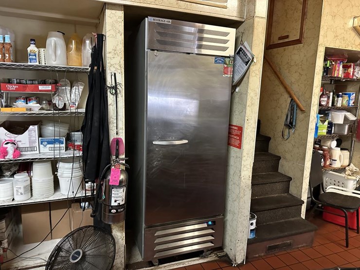 #100-•-waterfront-pub-with-4-bed/2-bath-apartment-image-80