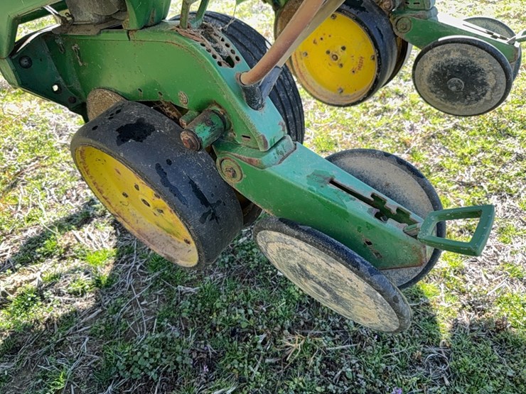 john-deere-7200-pull-type-vacuum-air-planter---4-row-located-at-107-jernigan-swamp-rd.,-ahoskie,-nc-image-24