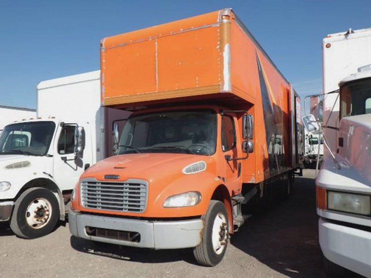 2014-freightliner-m2-106-image-1