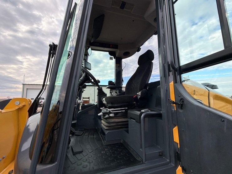 john-deere-324-image-36