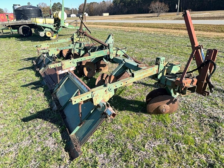 row-bedder---4-row-with-kmc-dirt-door-located-at-107-jernigan-swamp-rd.,-ahoskie,-nc-image-24