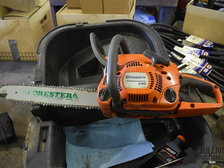 husqvarna-240-chainsaw-image-1