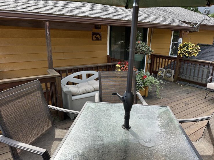 #100-•-waterfront-pub-with-4-bed/2-bath-apartment-image-112