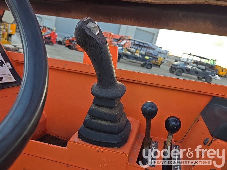 2016-sky-trak-8042-image-116