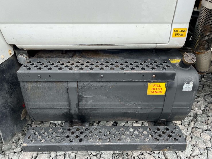 2005-gmc-c8-cable-placer-truck-image-20