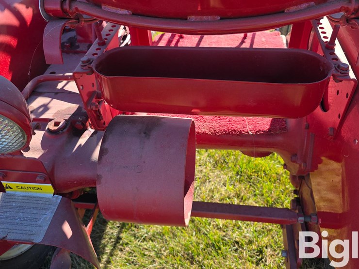 1948-farmall-super-a-2wd-tractor-image-13