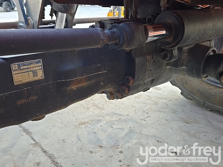 2016-sky-trak-8042-image-45