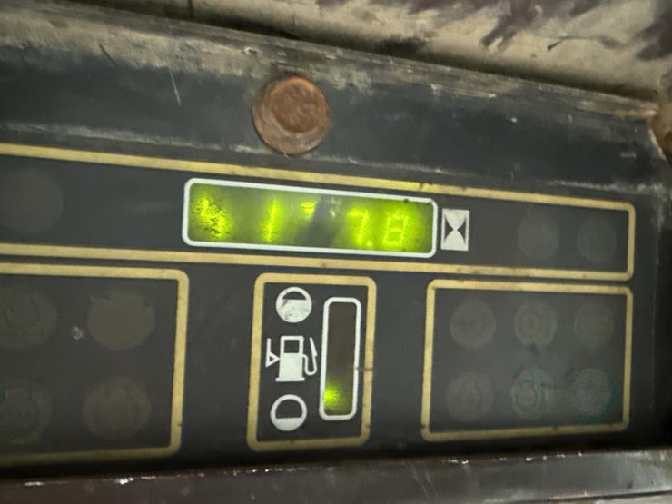 new-holland-lx885-image-53