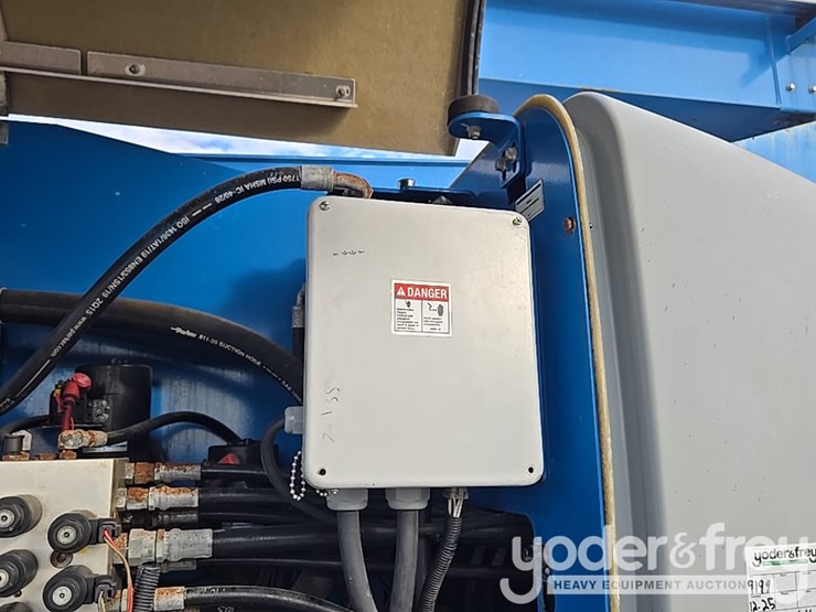 2015-genie-zx-135-image-107